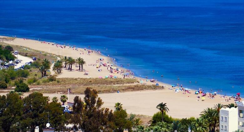 Fantastic First Beach Line Attic Apartment, Sleep7