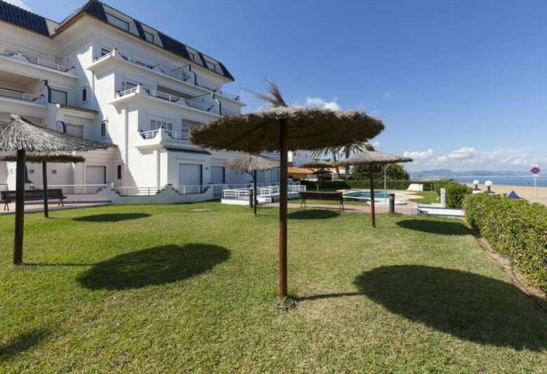 Fantastic First Beach Line Attic Apartment, Sleep7