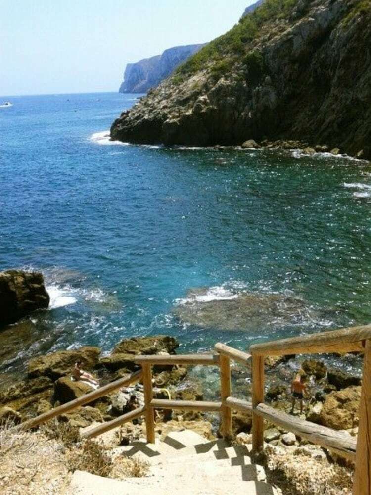 Fantastic First Beach Line Attic Apartment, Sleep7