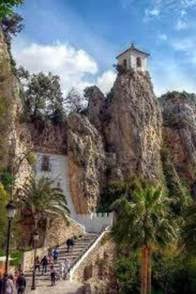 Charming 4-bed Villa In Denia