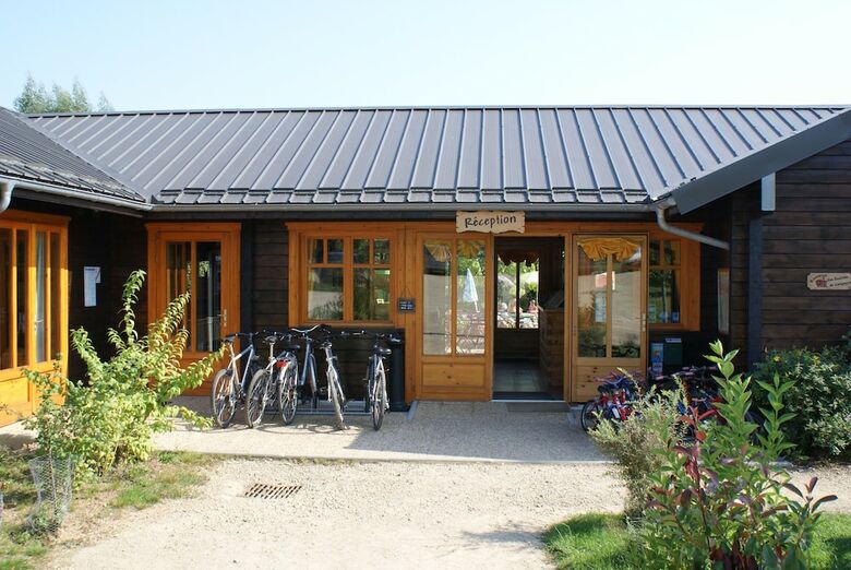 Roulottes Des Mon�di�res - Caravan Park
