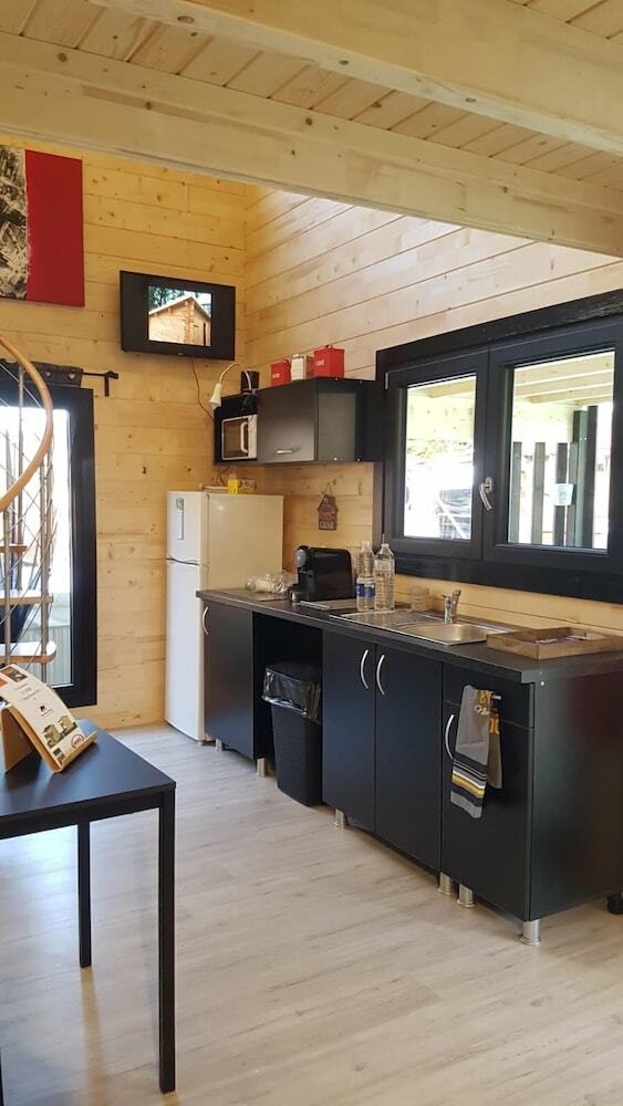 Roulottes Des Mon�di�res - Caravan Park