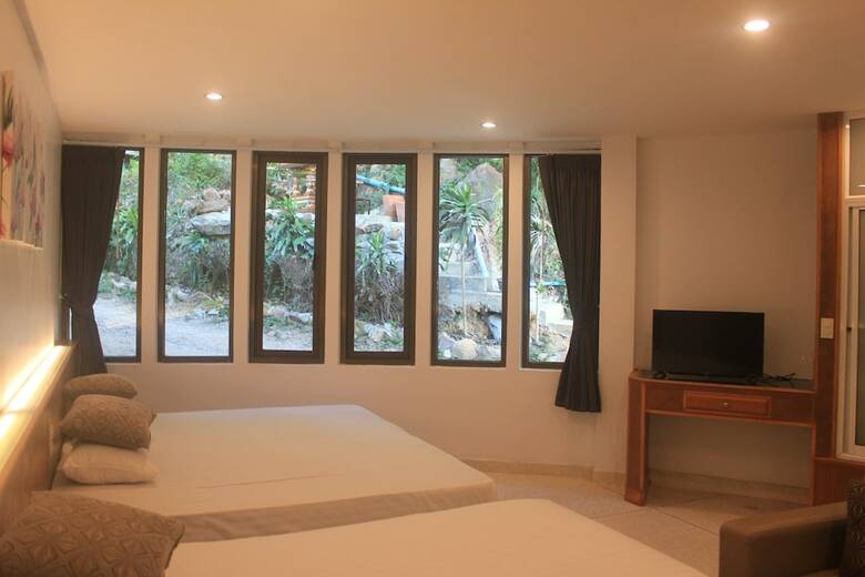 Oyo 853 The Grand Koh Chang Hotel