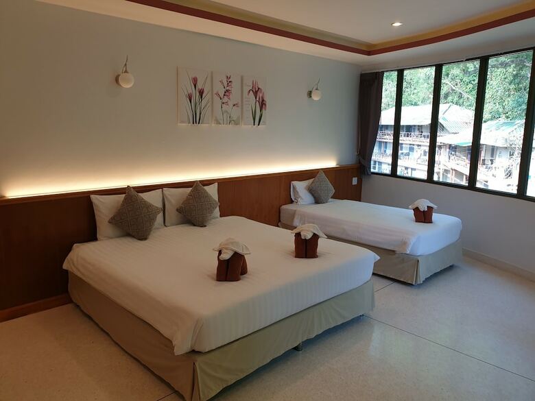 Oyo 853 The Grand Koh Chang Hotel