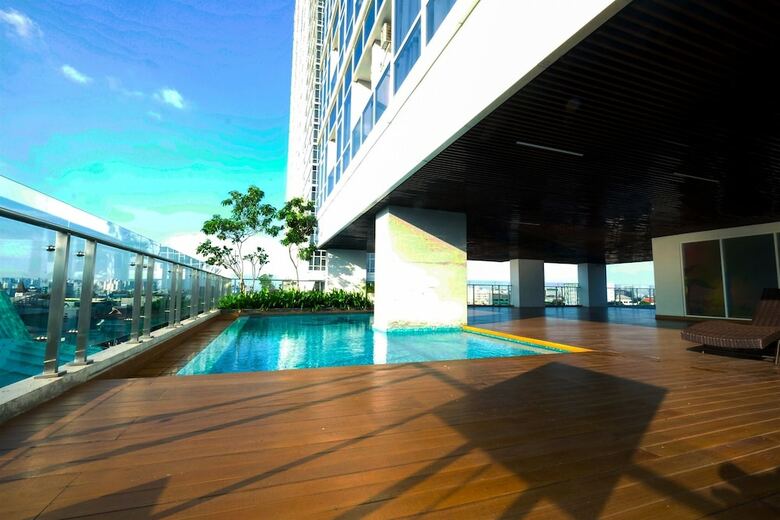 Minimalist And Homey Studio Menteng Park Apartment