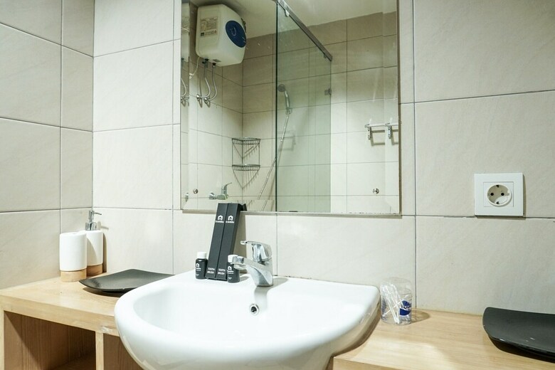Modern 1br With City View Central Park Apartment