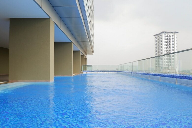 Modern 1br Apartment With City View At Praxis