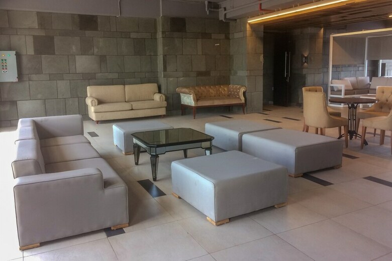 Stylish And Convenient Studio Roseville Apartment