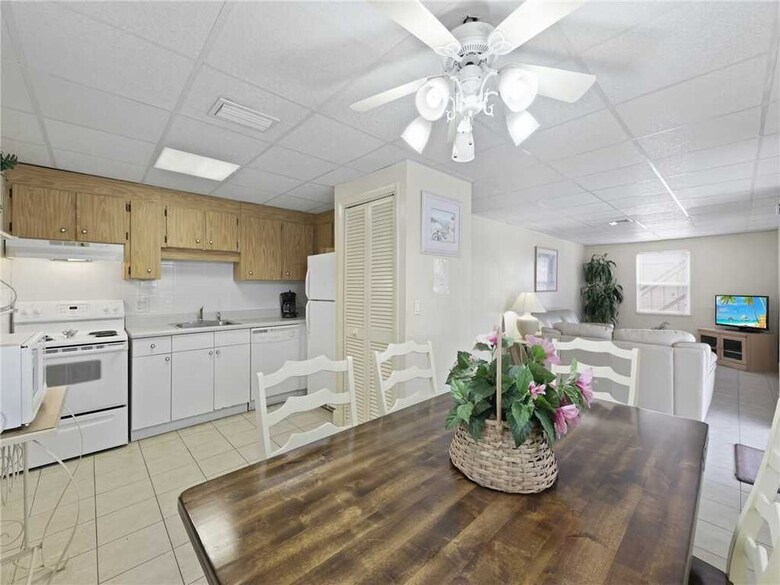 Primo Pool Home, 4 Bedrooms, Heated Pool, Sleeps 12