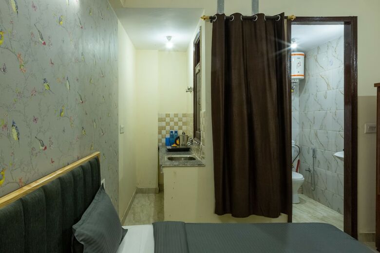 Hotel Eat Sleep Wander Studio Apartments