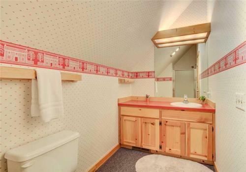 Circle 4 Cabin 2 By Village Properties At Sunriver