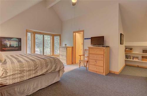 Circle 4 Cabin 2 By Village Properties At Sunriver