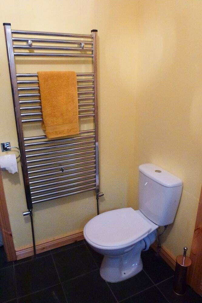 Charming 2-bed 2-bath Cottage In Rostrevor