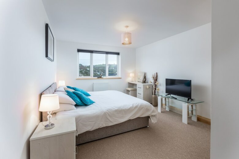 Modern Totnes House, Sleeps 8, 5 Mins Walk From Town