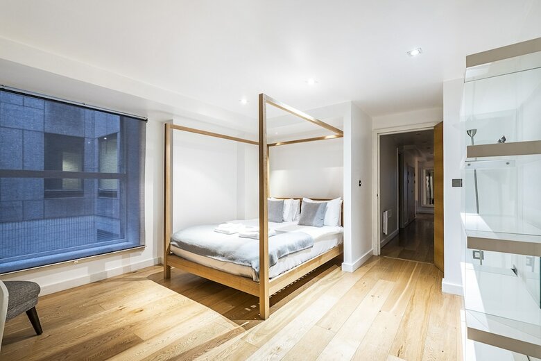 Martin Lane Apartment By Flexystays