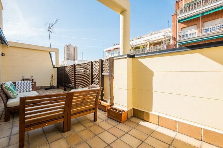 Apartamento Acogedor �tico Con Terraza En Retiro