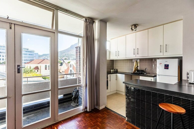 Secure Studio Apartment. With Mountain Views And A Pool