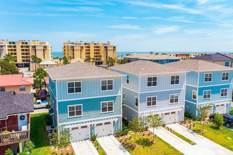 Villa Beach Escape Three - Luxury Townhome