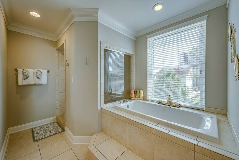 Penthouse Luxury - Exquisite Oceanside Condo