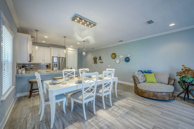 Villa Sun-splashed Luxe Townhome - Walk To The Sand