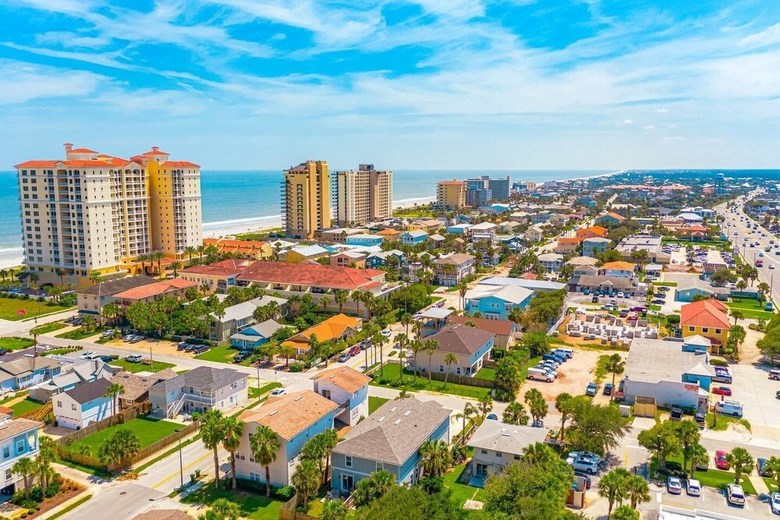 Villa Sun-splashed Luxe Townhome - Walk To The Sand