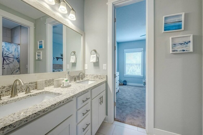 Villa Sun-splashed Luxe Townhome - Walk To The Sand