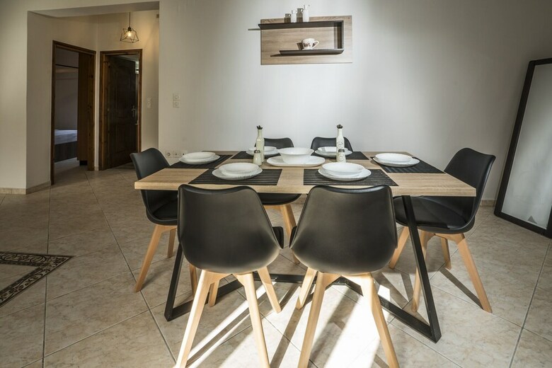 Deluxe Sunny Apartments