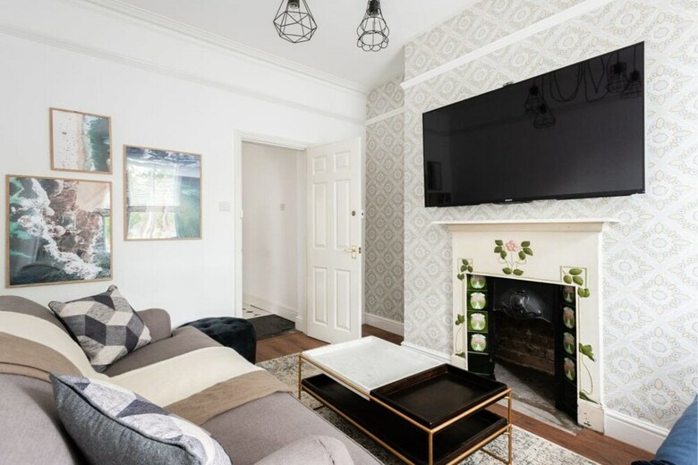The Emmanuel Orchard - Central 4bdr Home With Parking