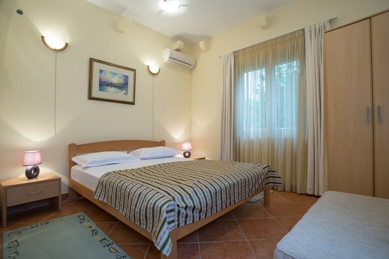 Boskovic Two-bedroom Apartment With Terrace
