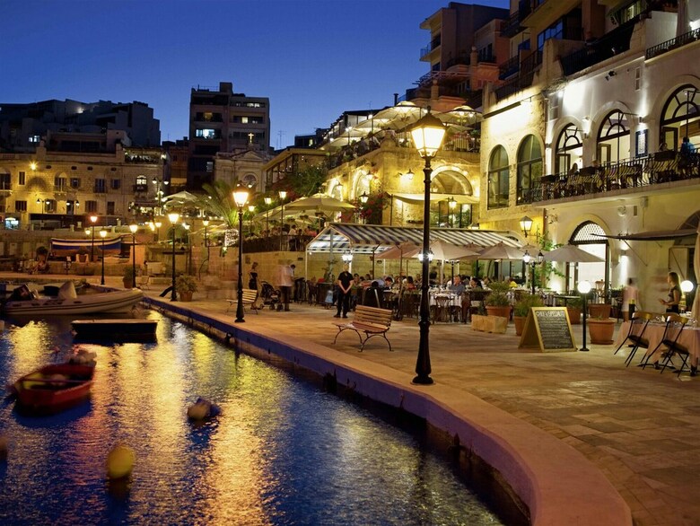 Getawaysmalta - Spinola Bay Seafront Apartment In St Julian's