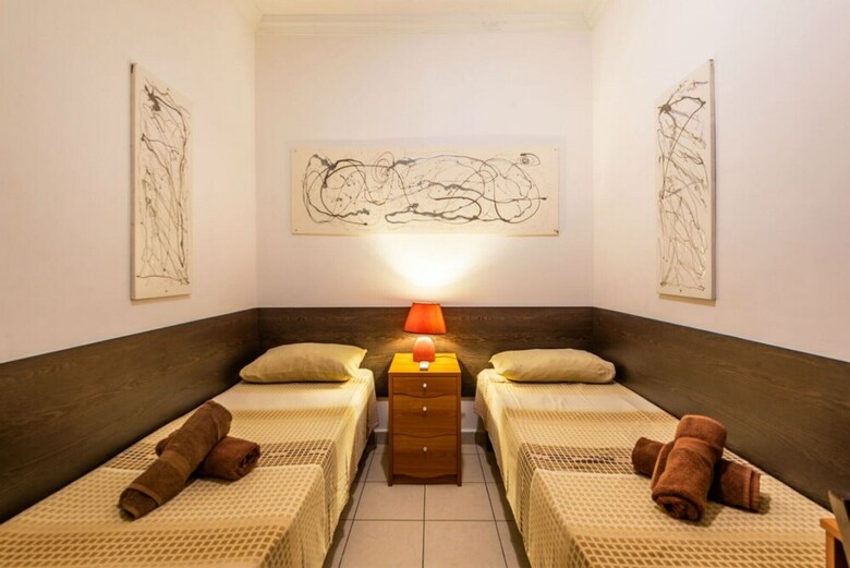 Getawaysmalta - Spinola Bay Seafront Apartment In St Julian's