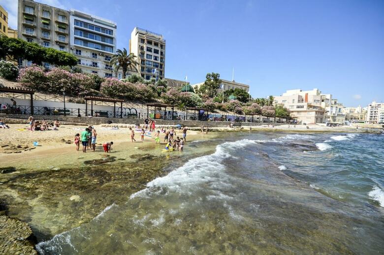 Getawaysmalta - Blue Waters 3-bedroom Apartment In Sliema