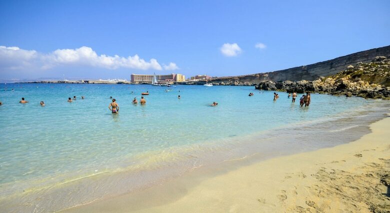 Getawaysmalta - Blue Waters 3-bedroom Apartment In Sliema