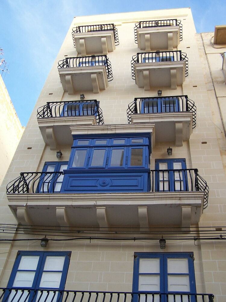 Getawaysmalta - Blue Waters 3-bedroom Apartment In Sliema