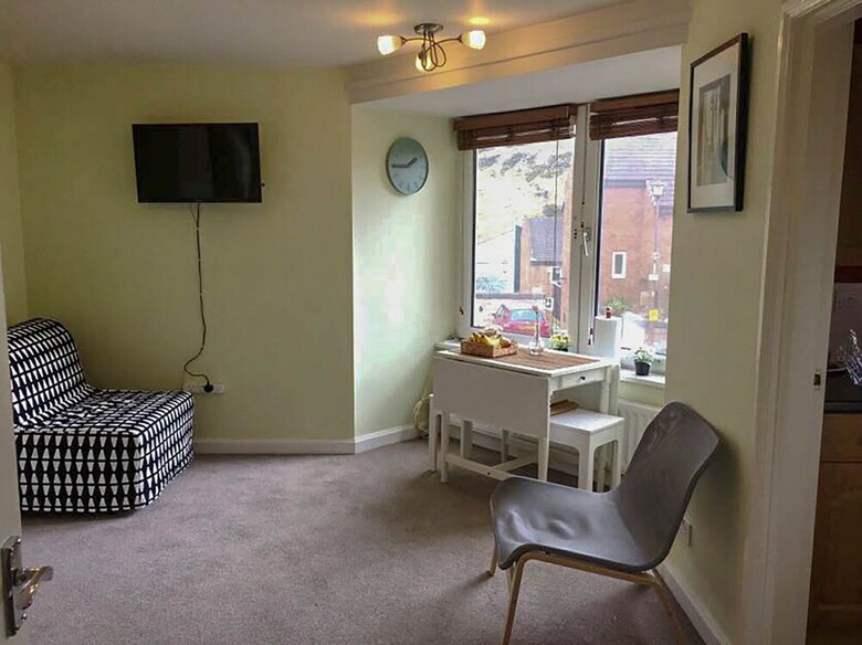 Pleasence � Spacious & Beautiful Edinburgh Old Town Apartment