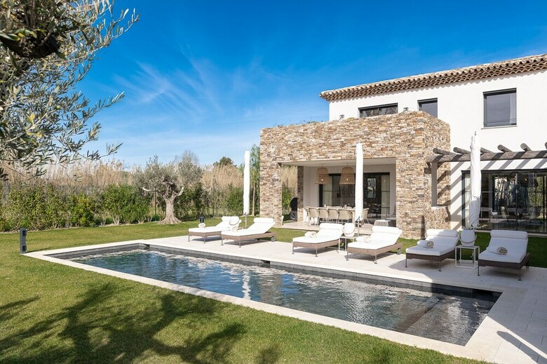 Villa Azalea By The Pearls Collection