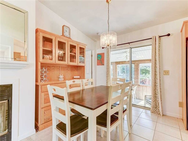 Mermaid Retreat, 2 Bedrooms, Canal Front, Sleeps 6
