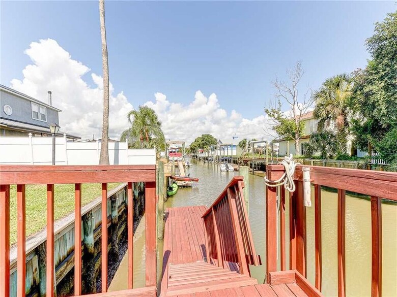 Mermaid Retreat, 2 Bedrooms, Canal Front, Sleeps 6