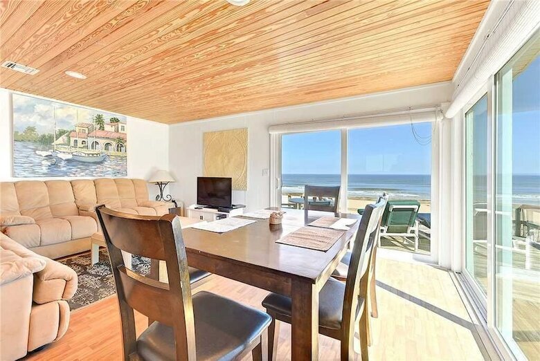 Hostal Harmony Beach House, 3 Bedrooms, Ocean Front, Large Deck, Sleeps 6