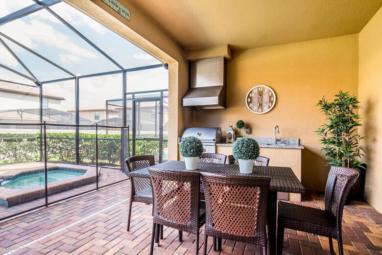2105mw Luxury 6 Bed Villa With Pool/spa,