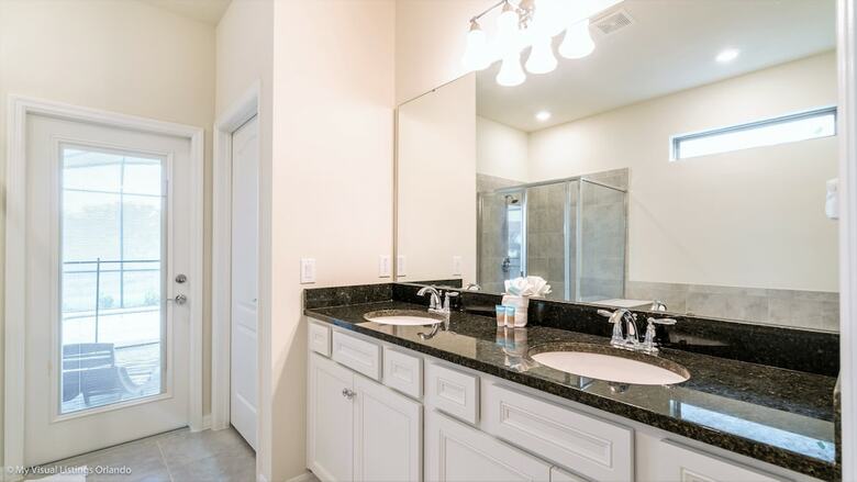 5445 Luxury 6 Bedroom 4.bath Home With Spa