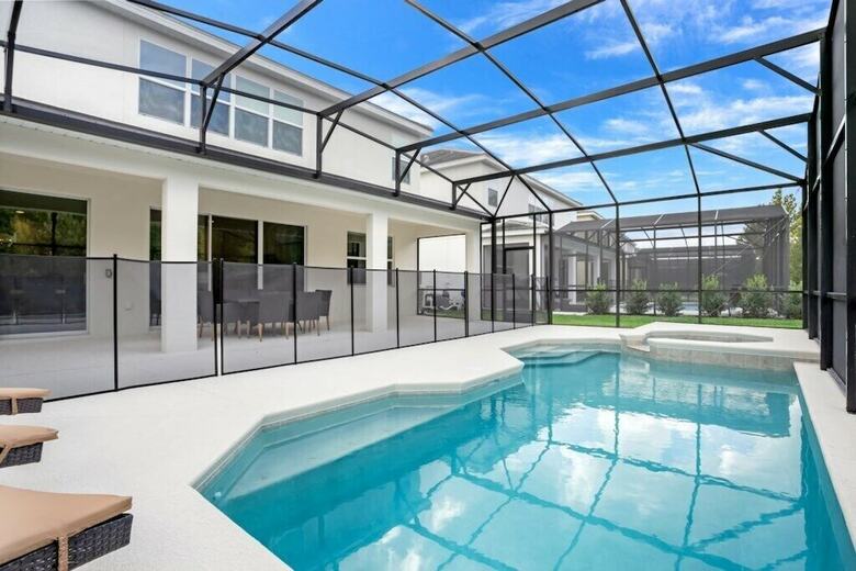 518mb New And Modern 8 Bedroom 5 Bathroom Villa