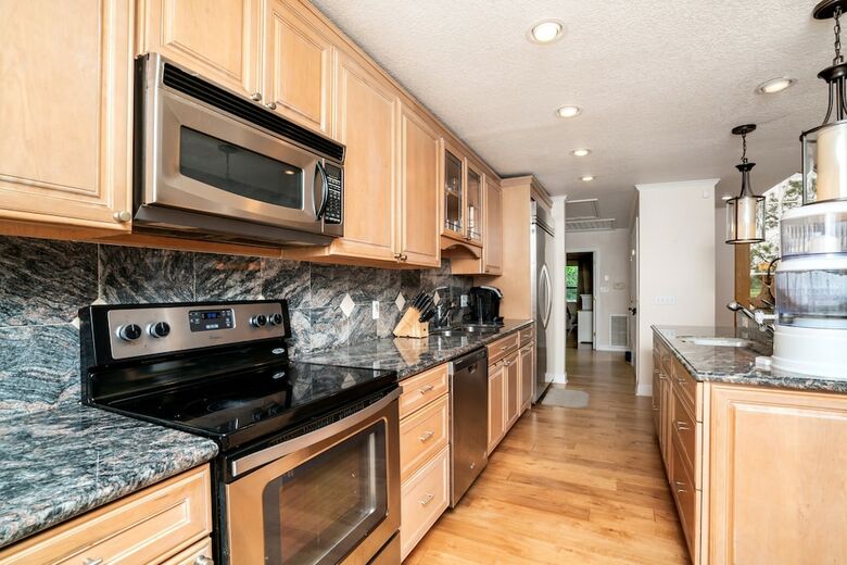 Ultimate 6 Bedroom 5 Bathroom On Bay Hill