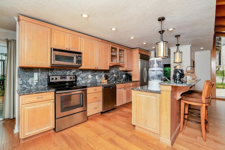 Ultimate 6 Bedroom 5 Bathroom On Bay Hill