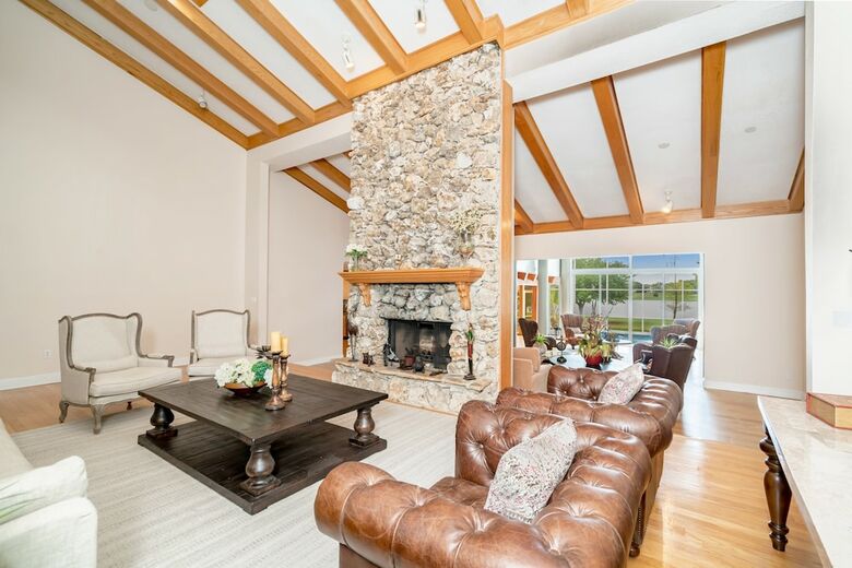 Ultimate 6 Bedroom 5 Bathroom On Bay Hill