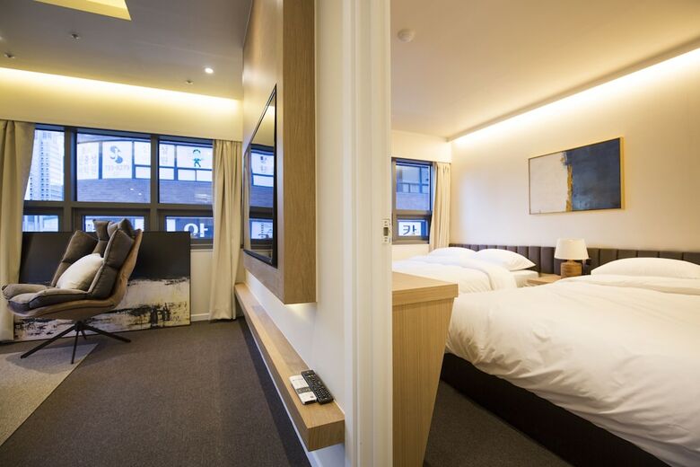 Uh Suite Jonggak