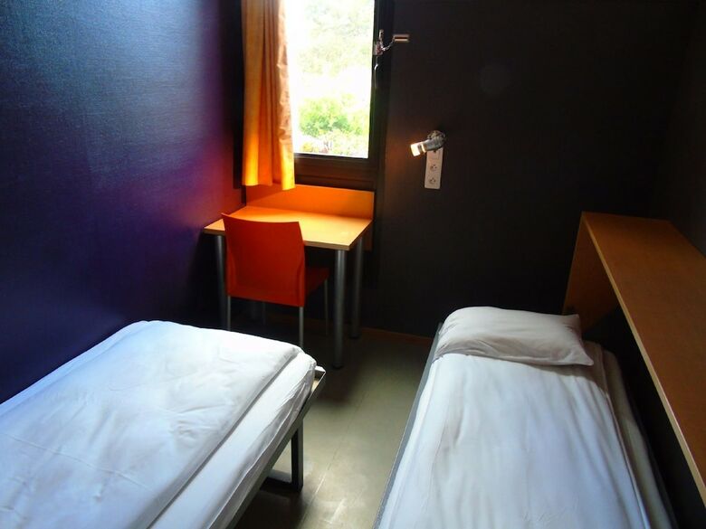 Hostal Cis De Champagne - Hostel