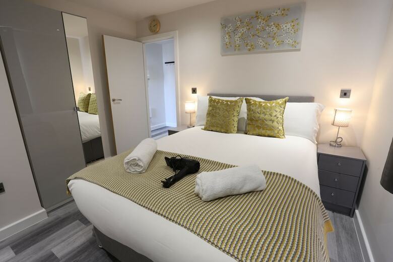 Apartamentos Nec Airport Shortstay