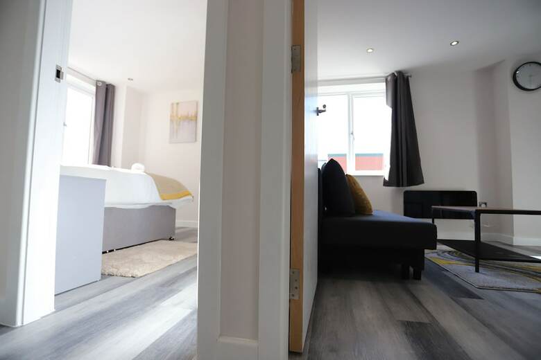 Apartamentos Nec Airport Shortstay