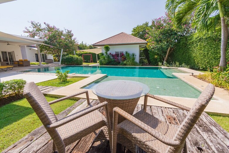 Luxury 5 Bedroom Pool Villa Js